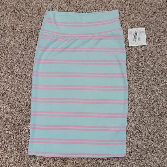 NWT Lularoe Cassie Pencil Skirt Lightweight Stretch Size S 6-8 - Picture 2 of 7